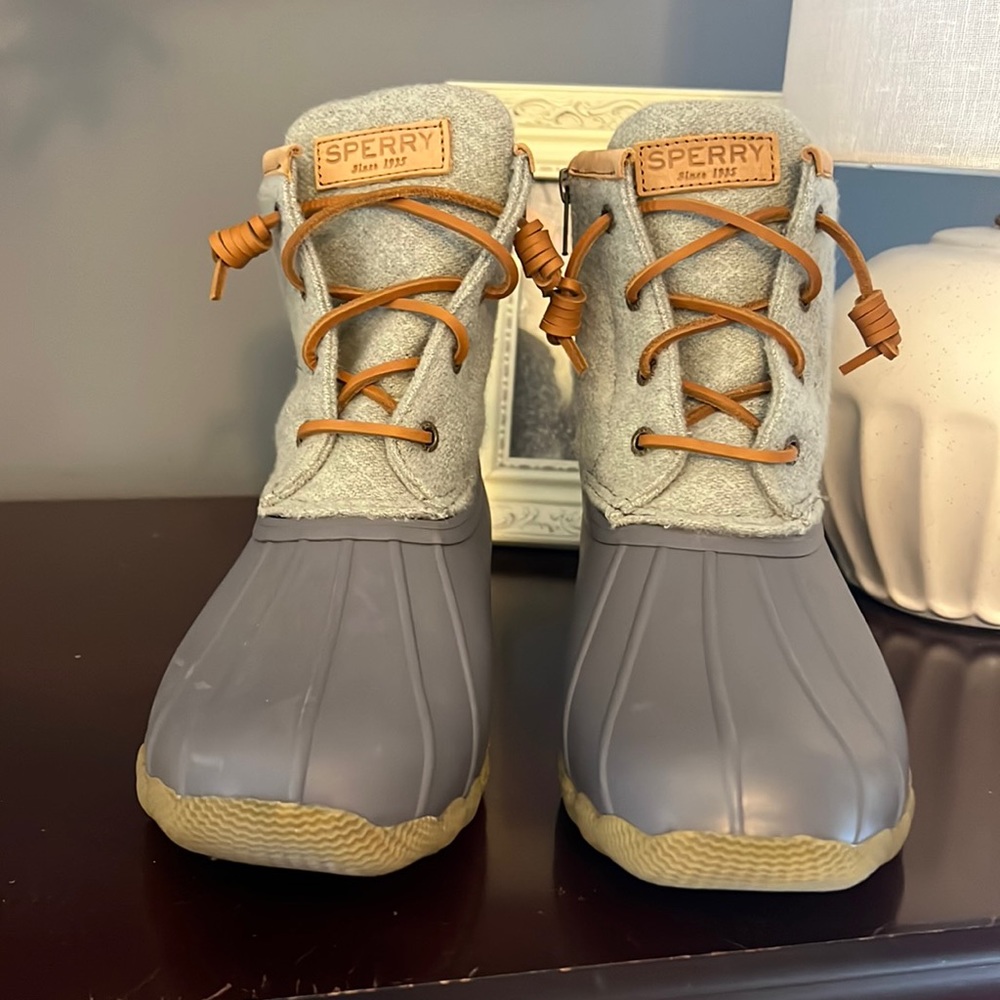Women’s Sperry grey duck boots size 8.5 new with box